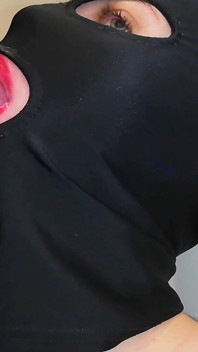 Mladá děvka dává nedbalé kouření zblízka