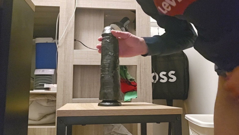 Assdildoxxl: Sát dildo 27x6,5 cm a jezdit na stoličce