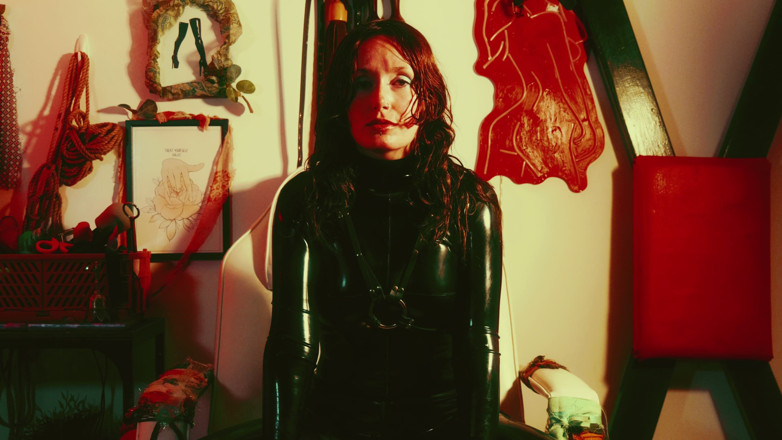 Goddess Transcendence: Goddelijke toewijding: latexaanbidding, spuug, gas- en toilettraining pov