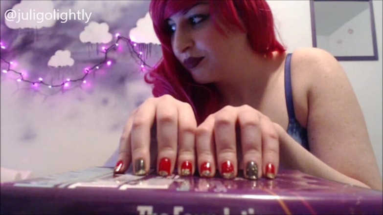 goddessjoules: La géante se tape les ongles