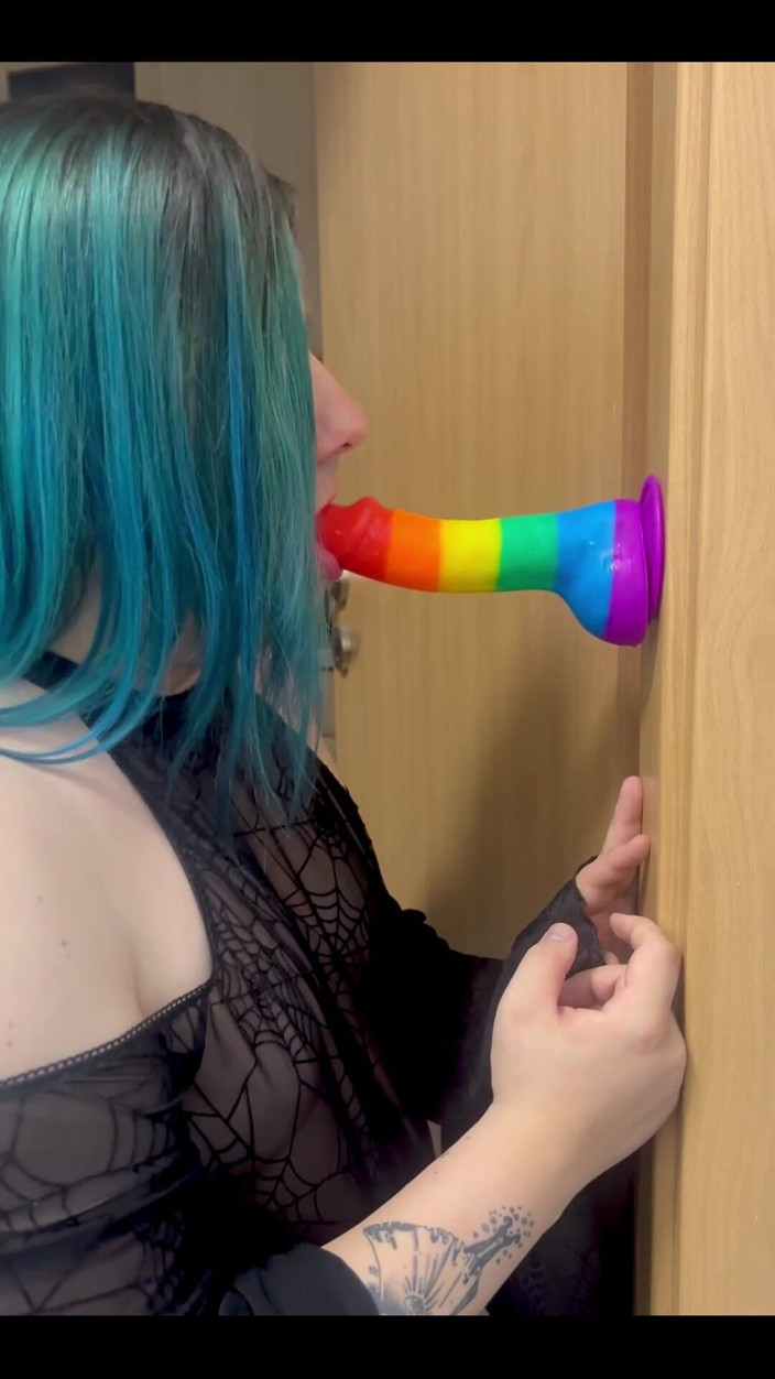 Feelingharmony: Dildo bylo tvrdě vykouřeno.