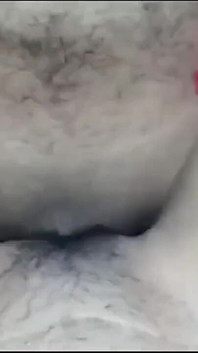 Oups! La connexion de ces demi-frères est sexy et fun-porno en espagnol. Ils sont excités.