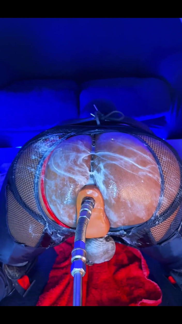 DipsoDeep: Una intensa scopata verbale - buco goloso contro macchina del culo