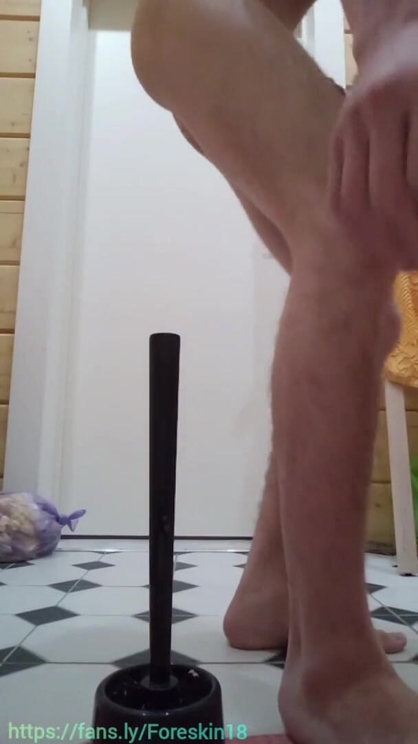 ArchiRusik: My twink fucks on the toilet brush