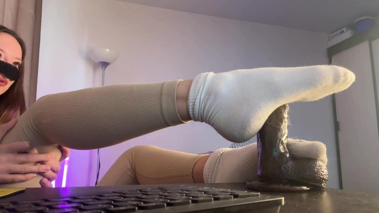 Skinny_lady69: Socken, footjob-anbetung