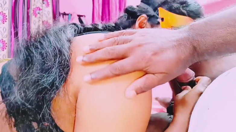 Telugu honey lips: 彼女はキャロムの授業を口実に、義理の兄を秘密の関係に誘い込んだ。