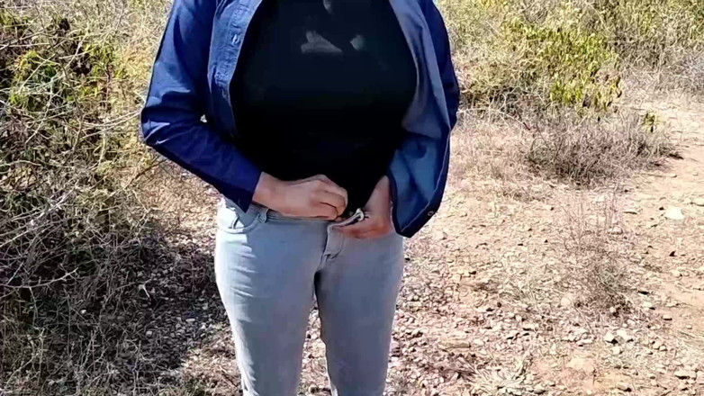 Yourdidipriya: Ormanda işeyen kız kaltak oldu ve oyo odasında sikildi