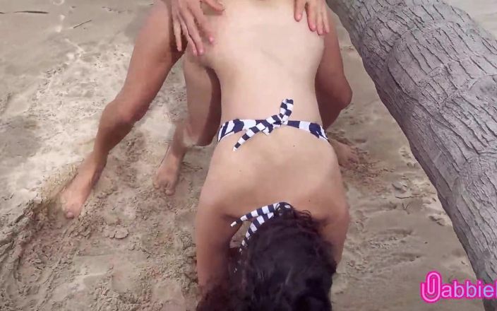 VictorHugo: La ragazza mi ha dato la sua figa stretta sulla...