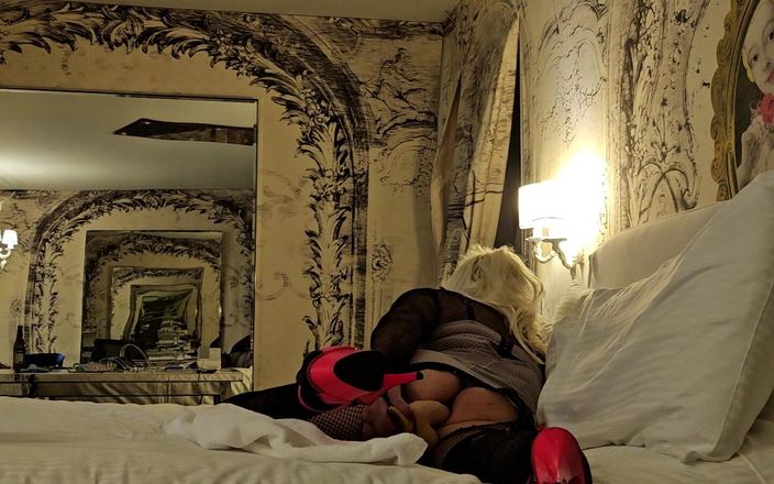 Submissive sissy: Sissy crossdresser mari hôtel pendant 2 jours