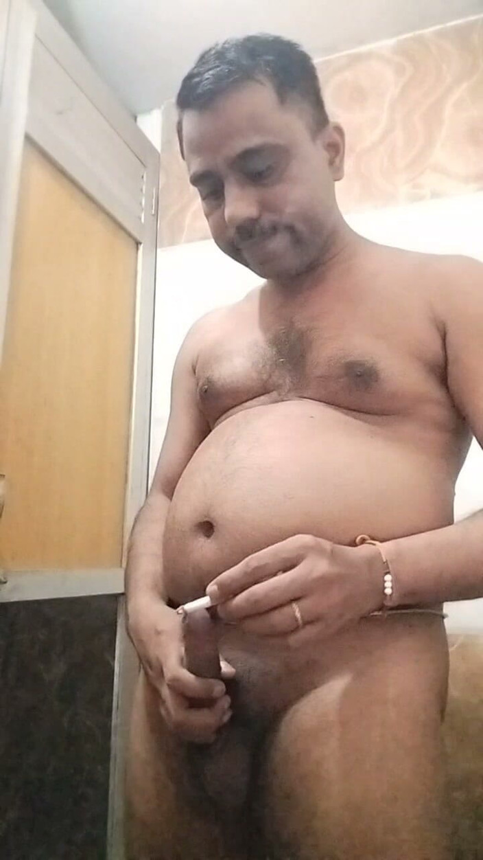 Indian pornstar Ravi: India pornstar Ravi y Gilgolo Boy Ravi fumando cigarrillos