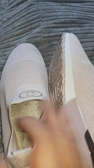 Simp to my ebony feet: chodź i spójrz do moich brudnych 3 dni noszonych trenerów