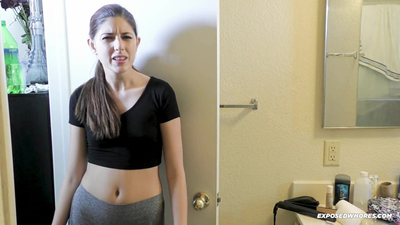 Exposed Whores Media: Miranda Miller trekt stiefbroer af onder de douche