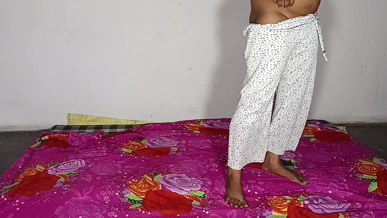 Desi Bhabhi Neha: 이 인도 밀프 아마추어는 집에서 만든 후배위 비디오를 만드는 것을 좋아합니다.