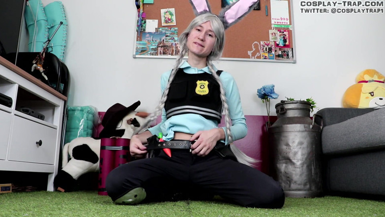 RosalinaxGirl: Judy's dressing down, cosplay trap