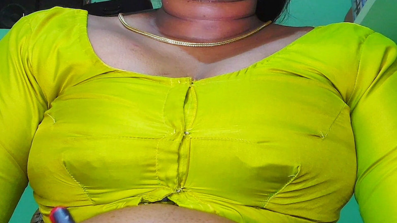 Desi Mohini: Țâțe desi