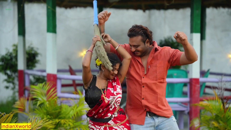 Indian Xshot: Jefe follando a mi inocente esposa! India en la oficina