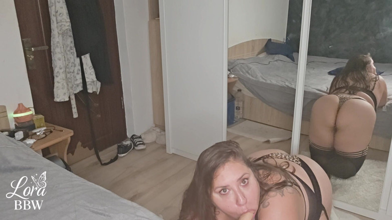 LoraBbw: Ayna görünümü ile mastürbasyon