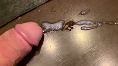 Placer_macho: Masturbazione a rallentatore e esplosione di piacere.