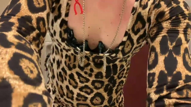 Hentaipaipan: A Man Dressed as a Prostitute Appeared in a Movie...
