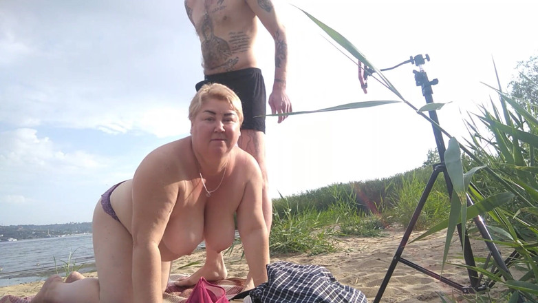 Zona901: Blowjob dan pancutan mani dalam mulut di pantai