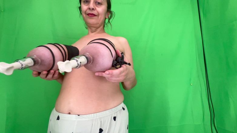 VeeVee Vixen: सॉसेज स्तन 3 दूधिया निप्पल चूसने वाले
