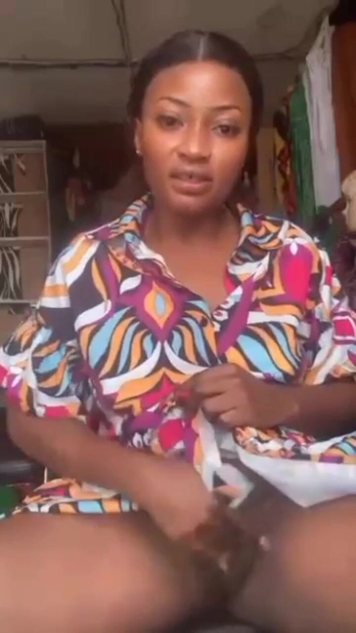 Me and my new slut: Azgın anne dükkanının içinde mastürbasyon yapıyor, halka açık masterbation şeker anne