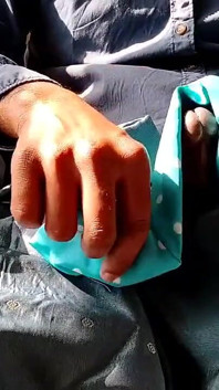 80 satin handjob - gosok kepala kontol dan muncrat di baju cetak satin silky sky blue
