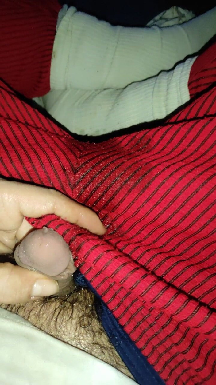 SmokedAlloy2: ダーティジャンクブロは自分の靴下を見て、それが彼を興奮させる。