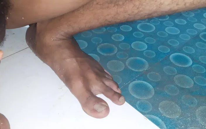 Che: Pee Handjob Black Big Cock Indian Man Bathroom
