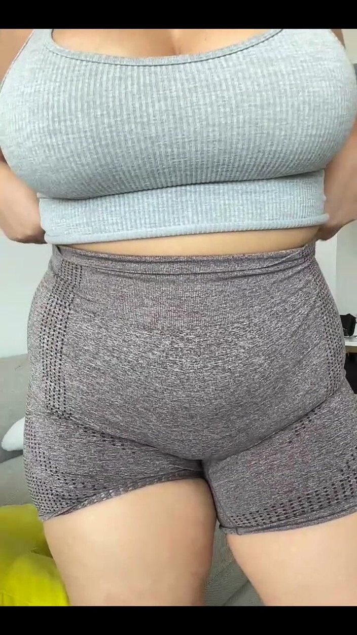 Dani Valentina: Dani Valentina와 함께하는 라이브 스트림
