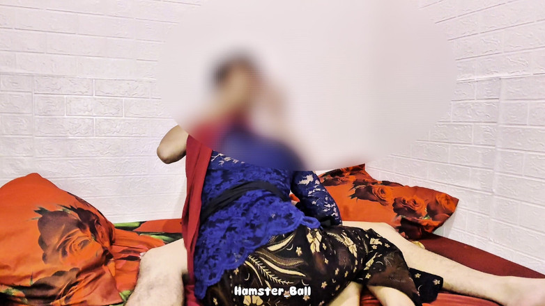 Hamster_Ball: Virus! Milf tetangga selingkuh setelah pulang dari pernikahan teman