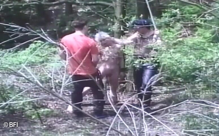 Slave Seks: Tied up and punished outdoors