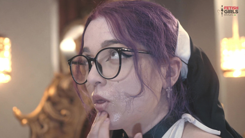 Fetish Girls Brazil: Nunna Madalena är oskuld och kan bara knulla hennes röv, prästen...