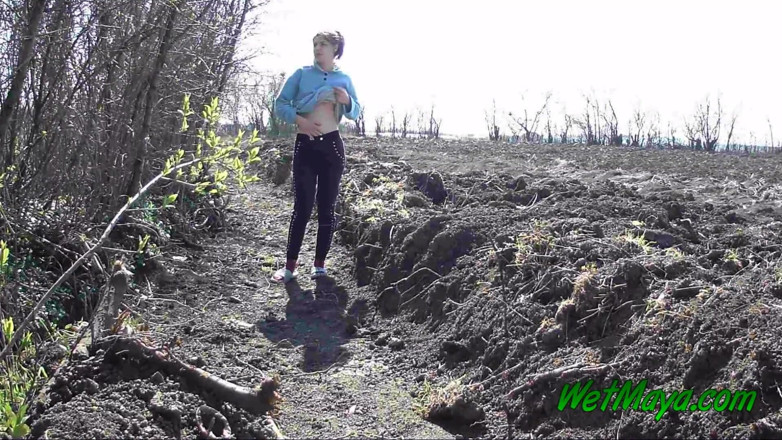 Wet Maya: Peeing in nature