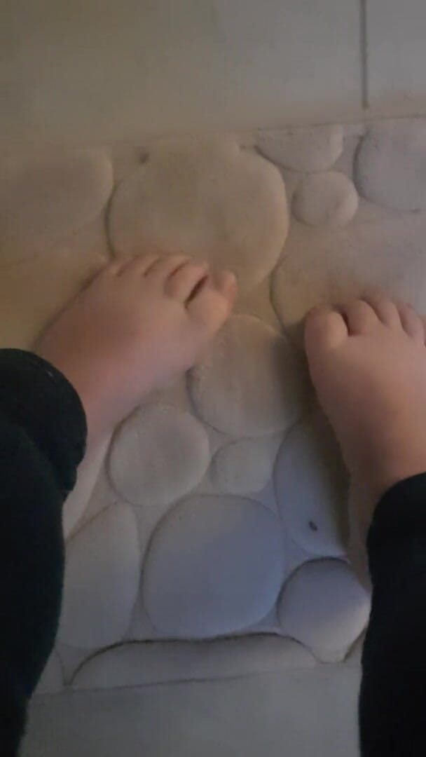 Faith's Feet Fetish: Fetish kaki Iman - melepas kaus kakiku setelah hari yang panjang