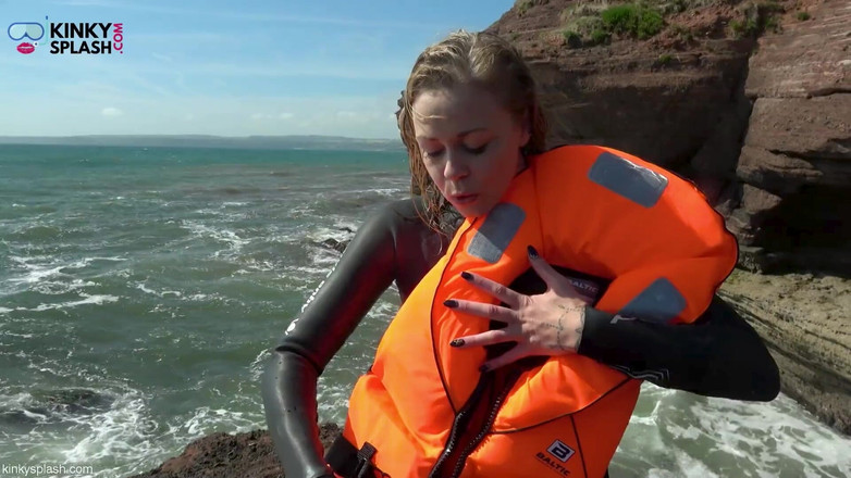 UKCuteGirl Lucy Lauren: Chaqueta salvavidas instrucciones de paja de neopreno provoca, negación y...