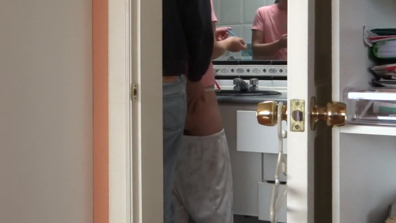 Ardientes69: Mírame burlas de mi esposa en el baño