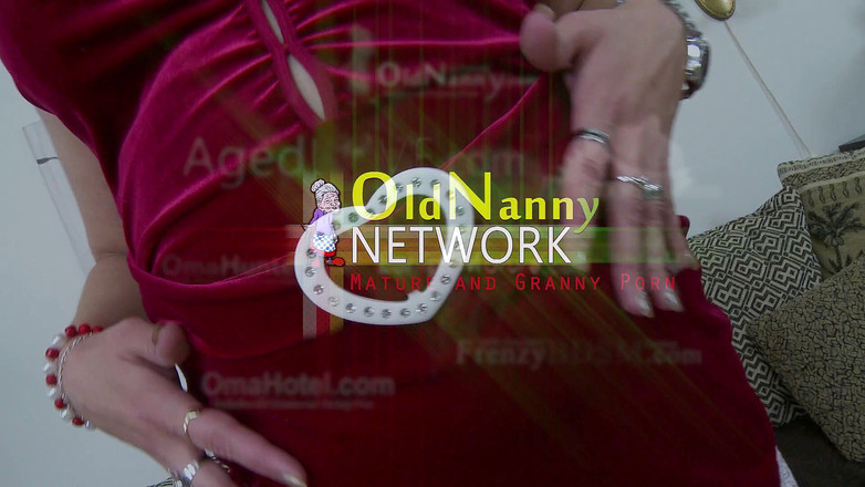 Aged Love: OLDNANNY - Szalona gorąca dojrzała moni zdziczała się swoją zabawką