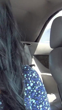 Awek Latina Alicia Rivers yang bertetek besar menghisap di tempat letak kereta kepada besar
