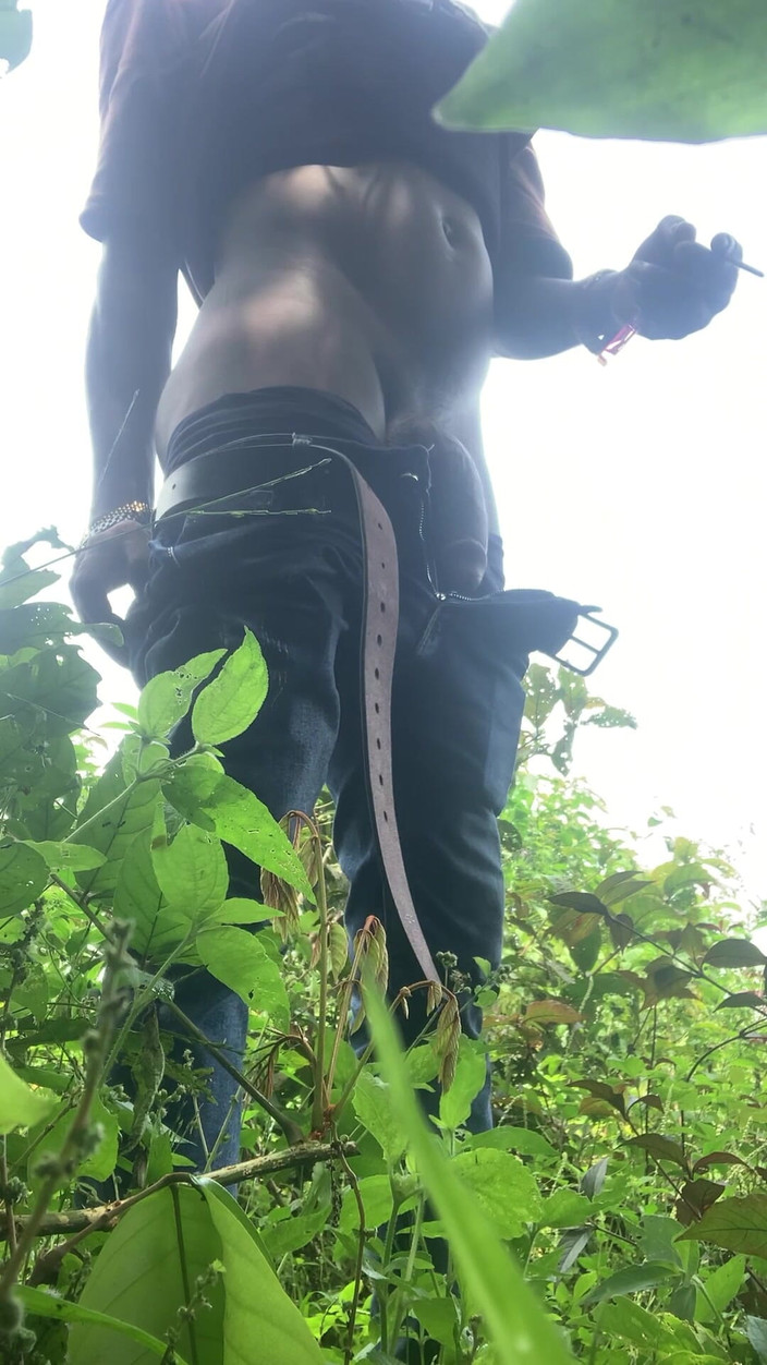 Dickass3x: Crot buru-buru setelah jalan-jalan di hutan