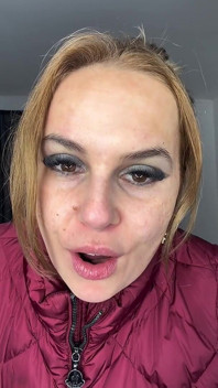 Обличчя з пукатими губами