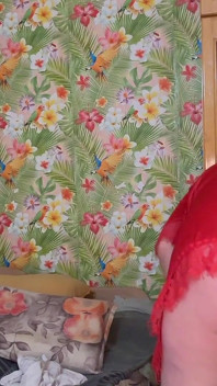 Perbaiki lemari pakaianku yang berantakan dan temukan dildo ukuran raksasa di masa lalu wow