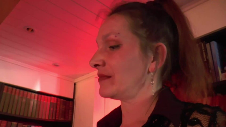 BDSM and co: Paní Flo rozebrala tyto dvě submisivní rukama a hračkami