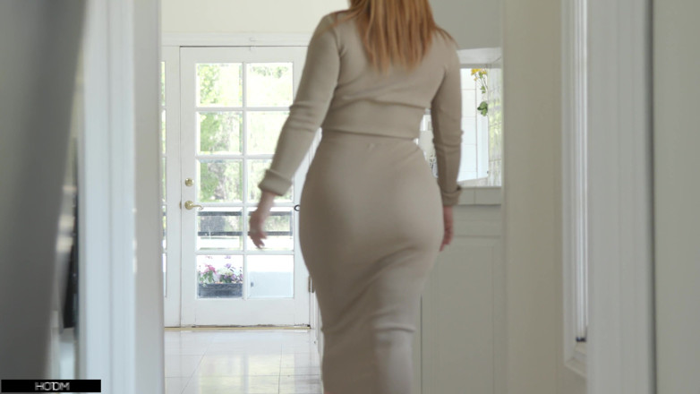 HotwifeXXX: Emma Magnolia抓住了一个巨大的幸运机会