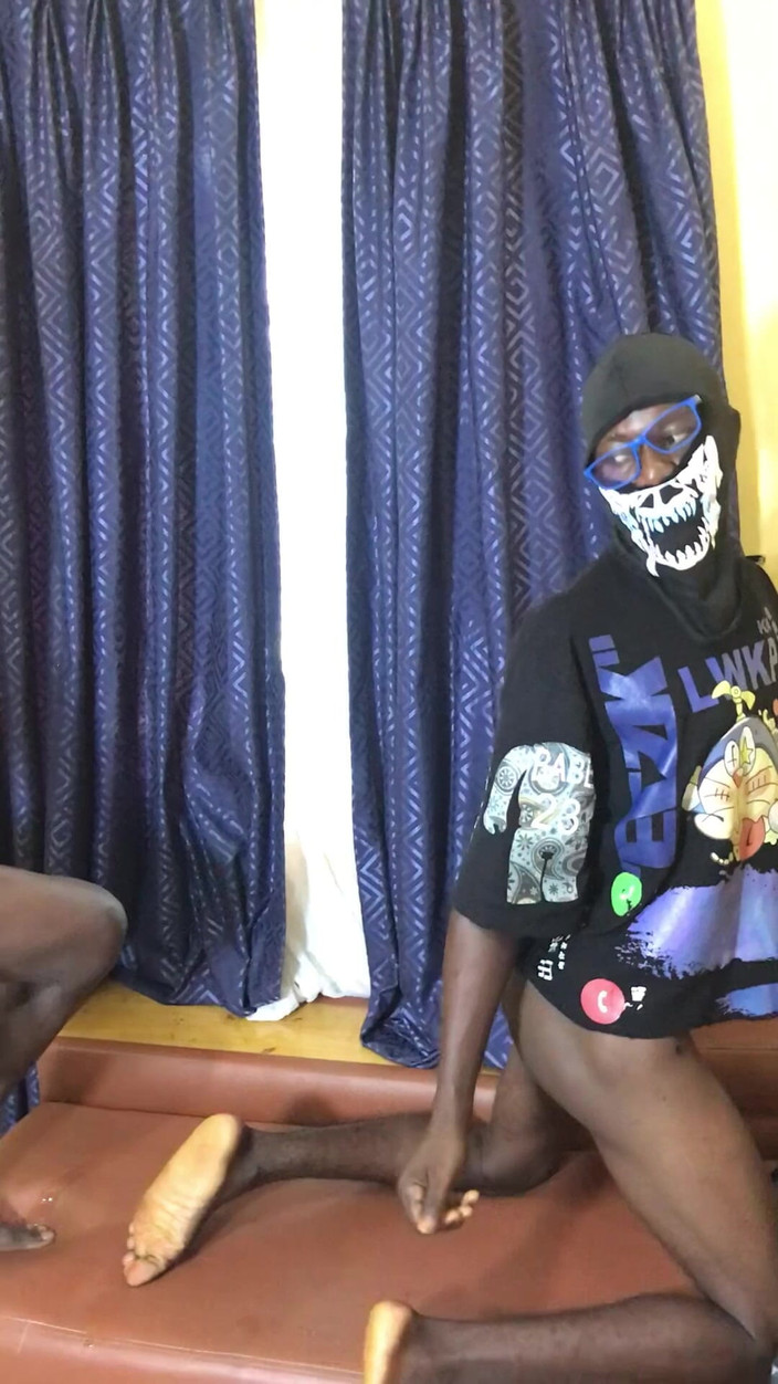 The dan: Temizlikçimi ön verandada siktim bölüm 1