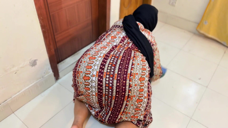 Aria Mia: Ägypten schöne dicke, kurvige muslimin, heiße stiefmutter unter dem bett...