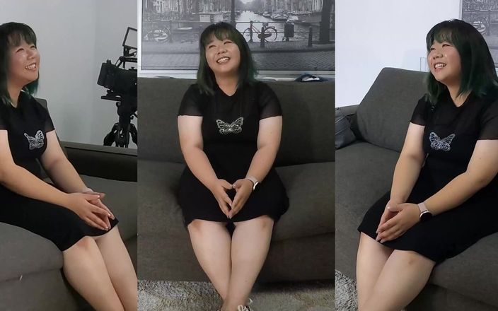 Glass Desk Productions: Mystie Lee कास्टिंग. मोटी एशियाई रंडी अपनी चूत और गांड में लंड लेती है।