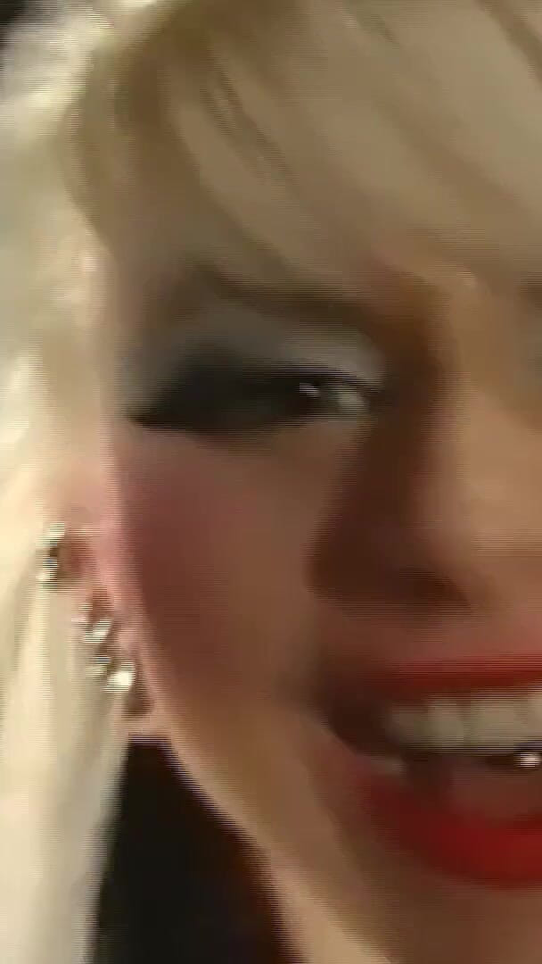 EroticOnly Fetish: Tatuada dominatrix de látex domina seu escravo de colarinho