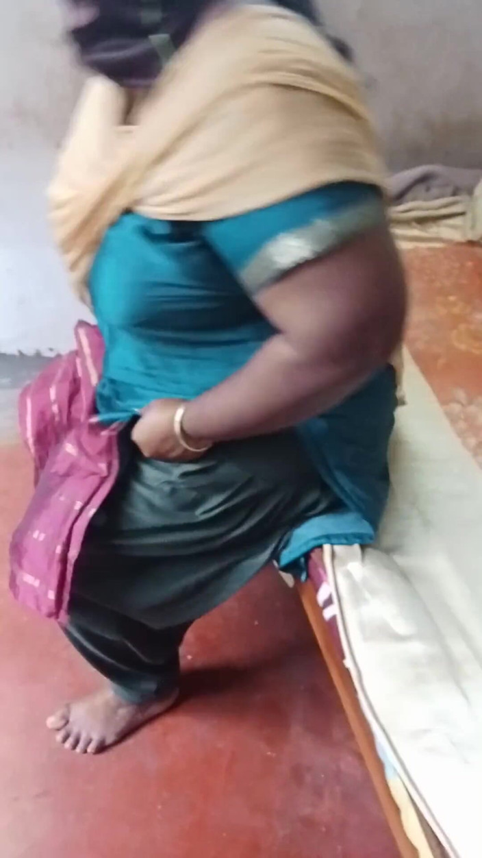 Bedroom: Adegan hot anty si cewek india