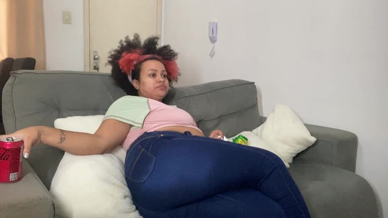 Cutiepiie Chubby: Velká kráska prdí a chcaní, zatímco se dívám na televizi